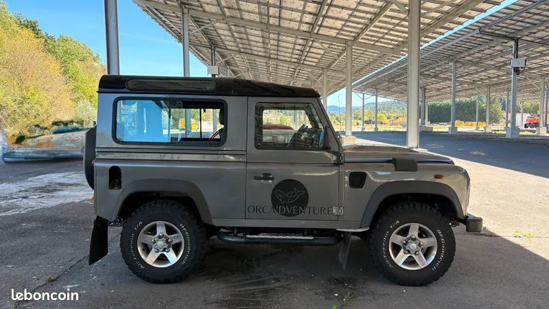 LAND-ROVER Land Rover Defender 2.2 TD4 – 2015 – 93 655 km – 2ème main